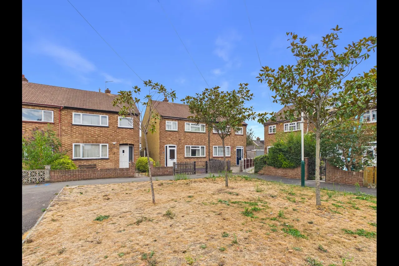 Margaret Close, Gidea Park, RM2, photo 21