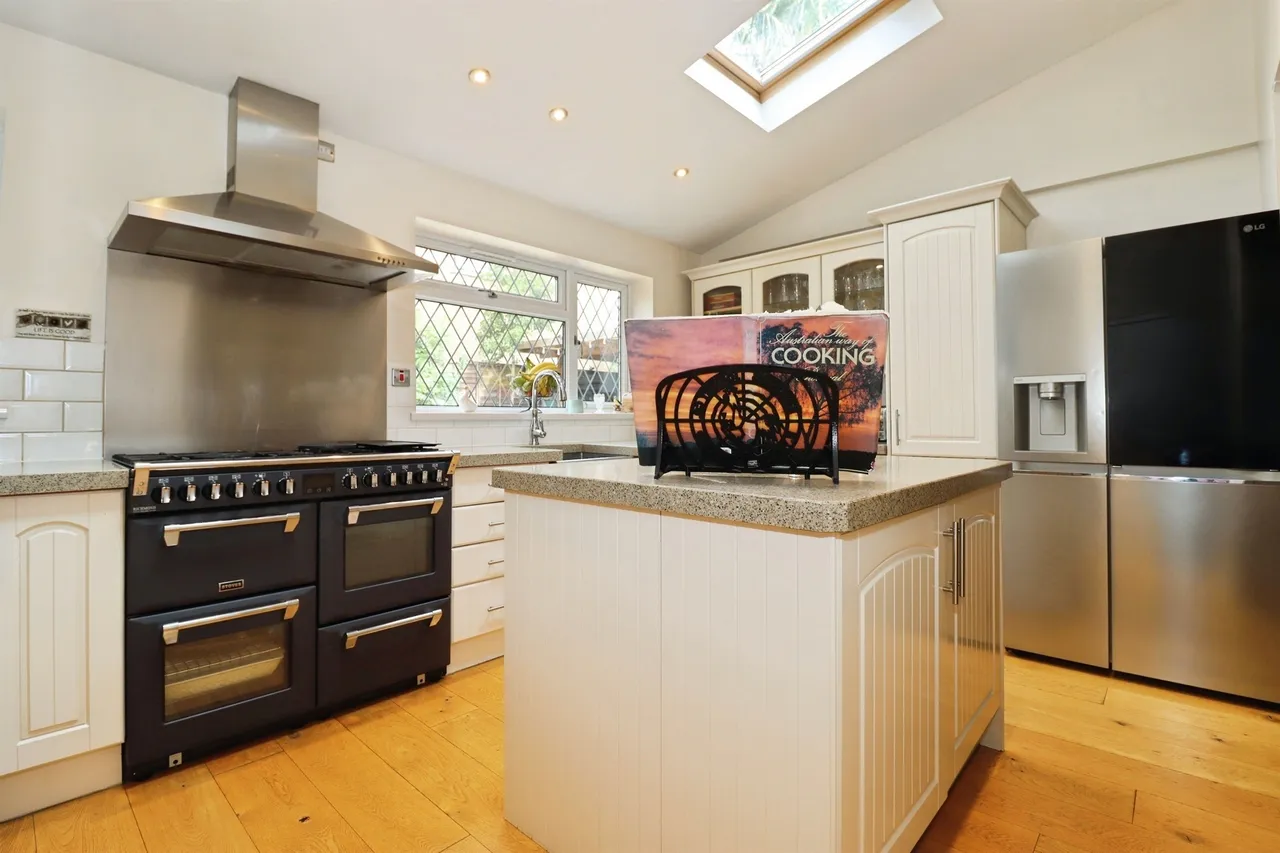 Sutherland Avenue, Yate, BS37, photo 4
