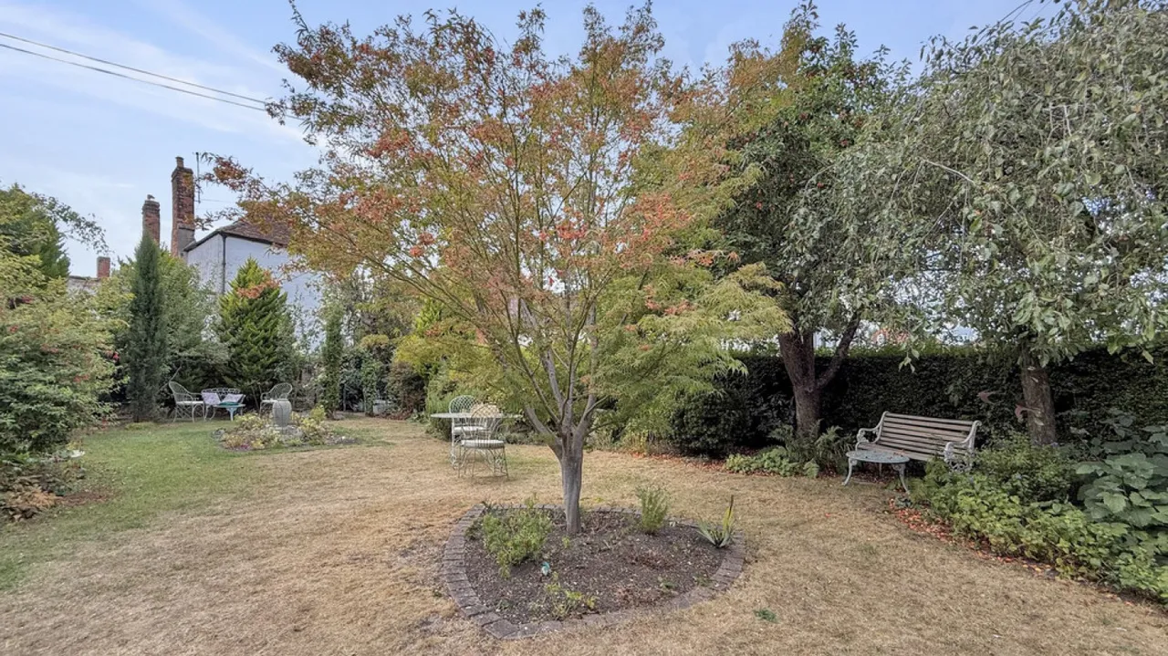 Cannon Green, Westbury, photo 2