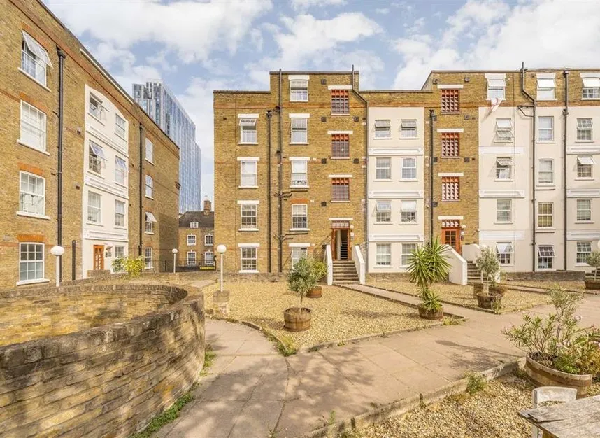 1 bed flat for sale — Old Castle Street, London, E1