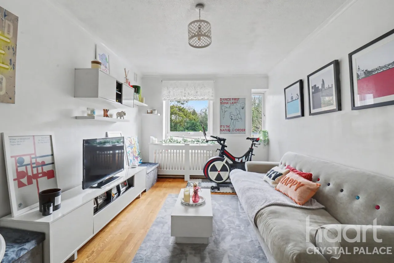 1 bed flat for sale, Crystal Palace Parade, London, SE19