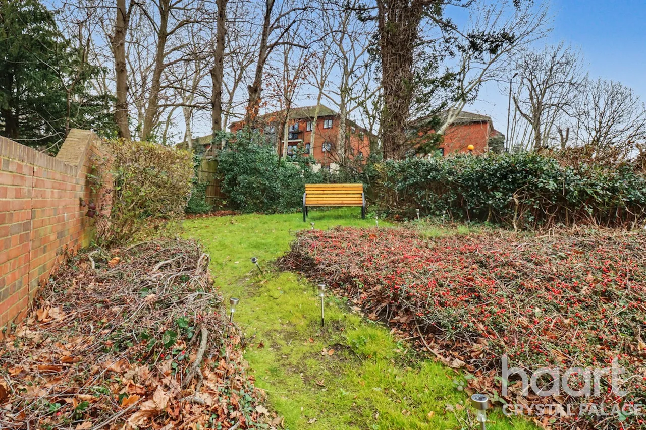 Crystal Palace Parade, London, SE19, photo 6