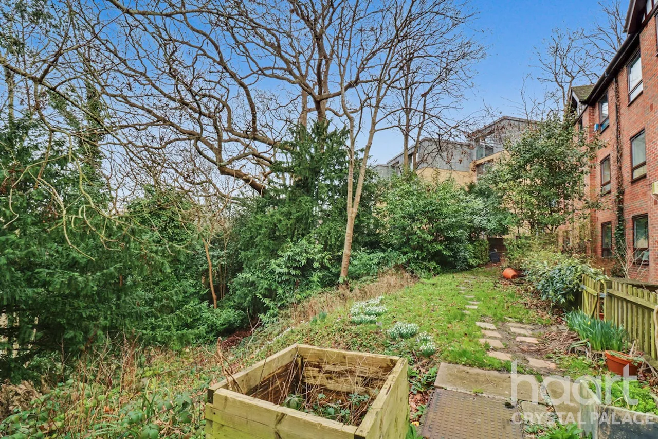 Crystal Palace Parade, London, SE19, photo 8