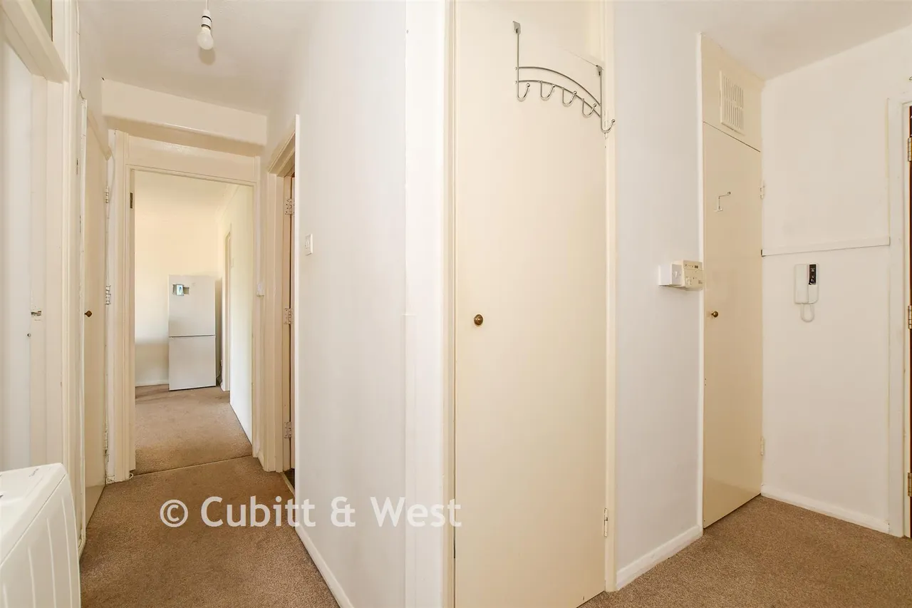Conway Drive, Sutton, SM2, photo 11