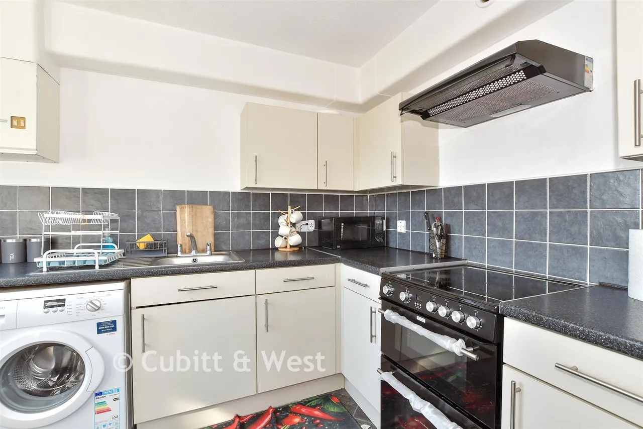 Conway Drive, Sutton, SM2, photo 2