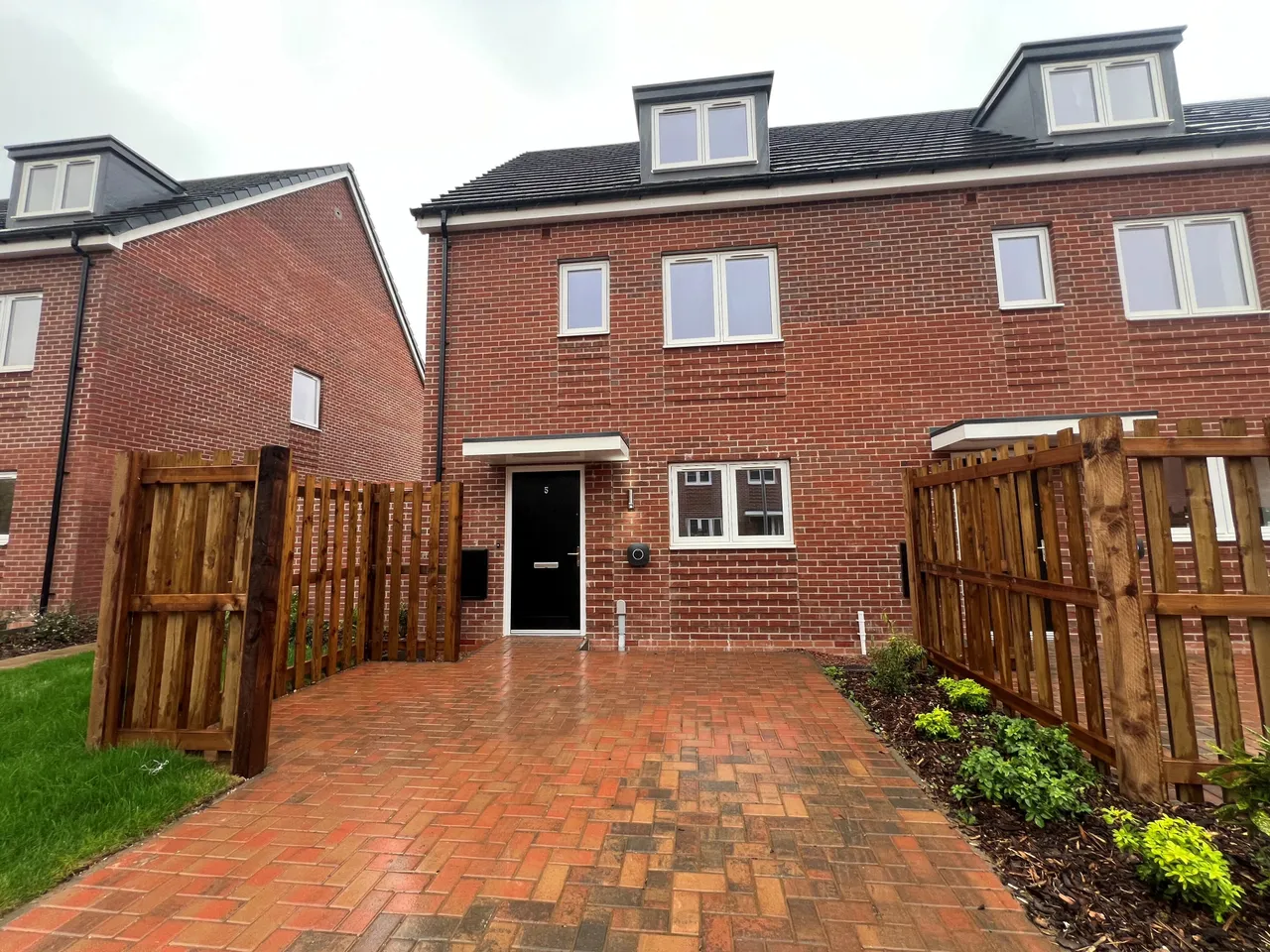 4 bed house to rent, Lock Loop Way, Birmingham, B16