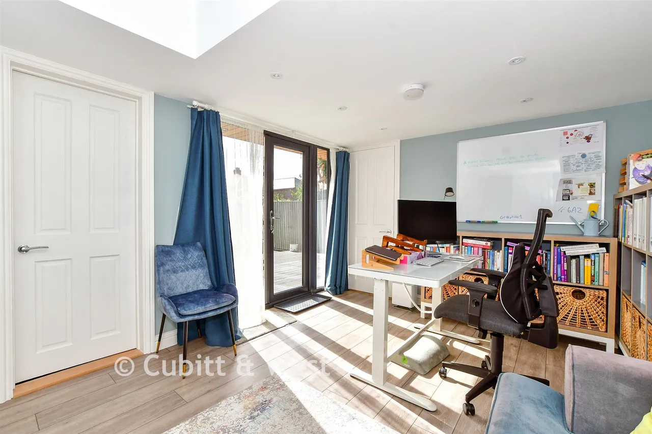 Southleigh Road, Emsworth, PO10, photo 17