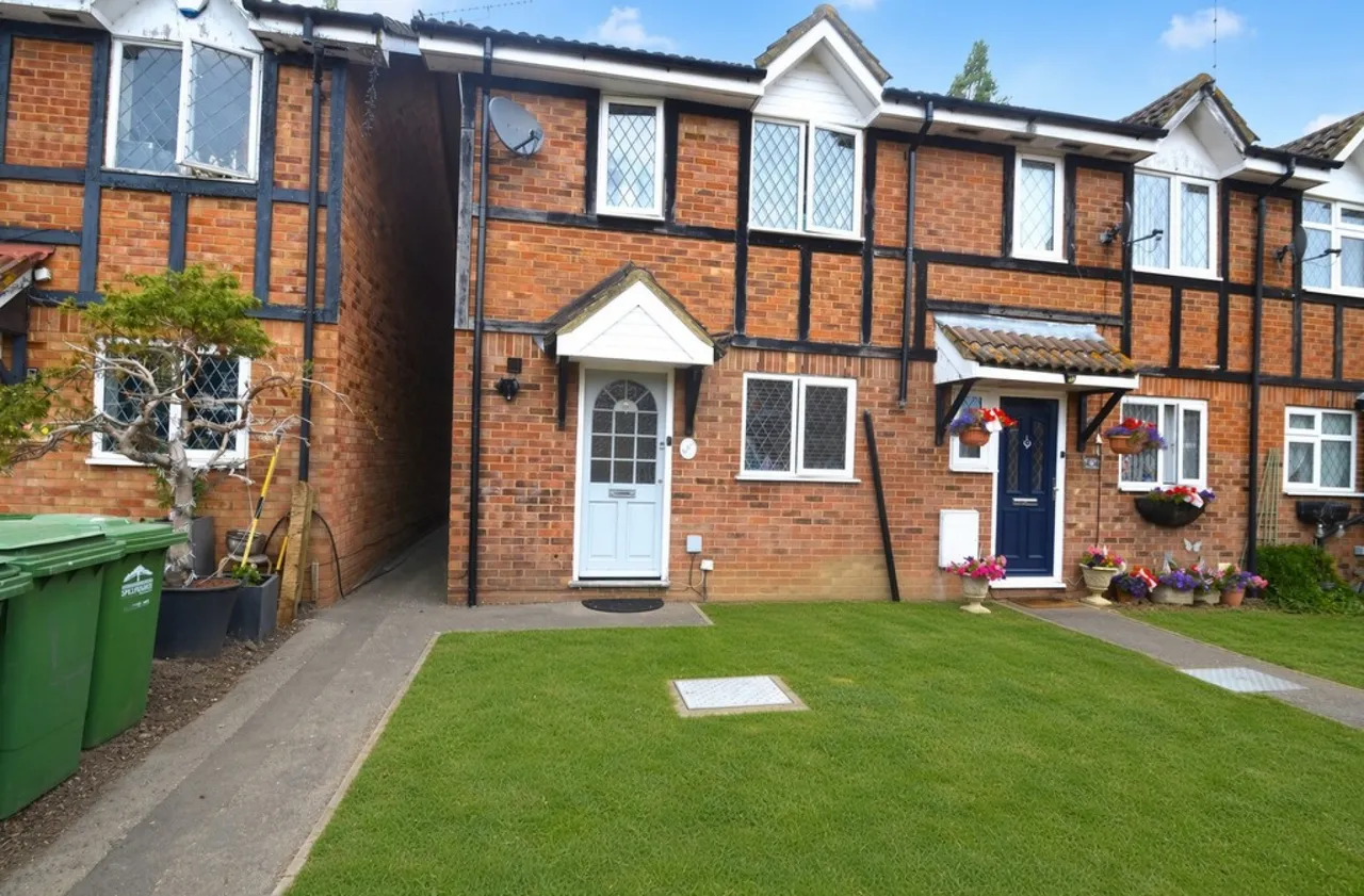 3 bed property to rent, The Heathers, Staines-upon-Thames