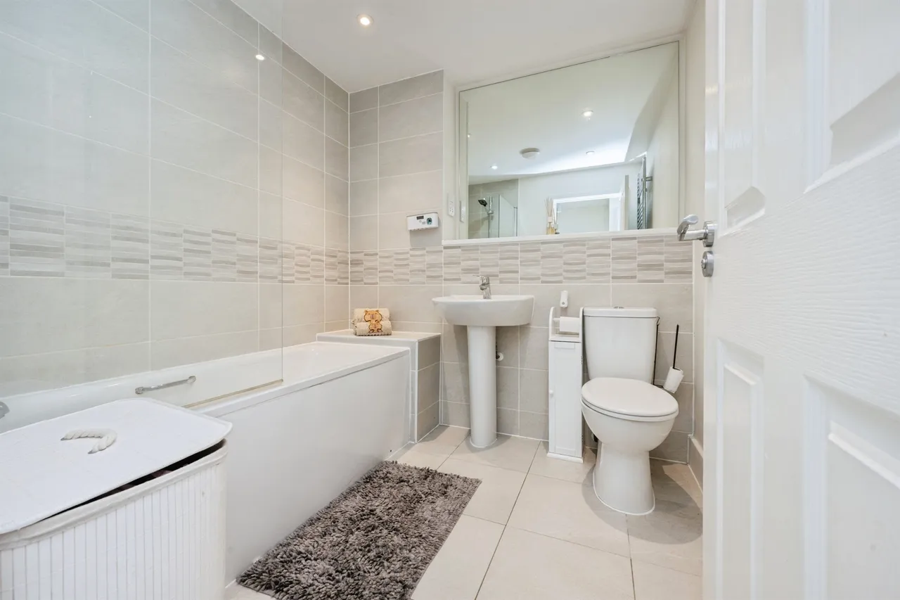 Meadow Way, Wing, LU7, photo 13