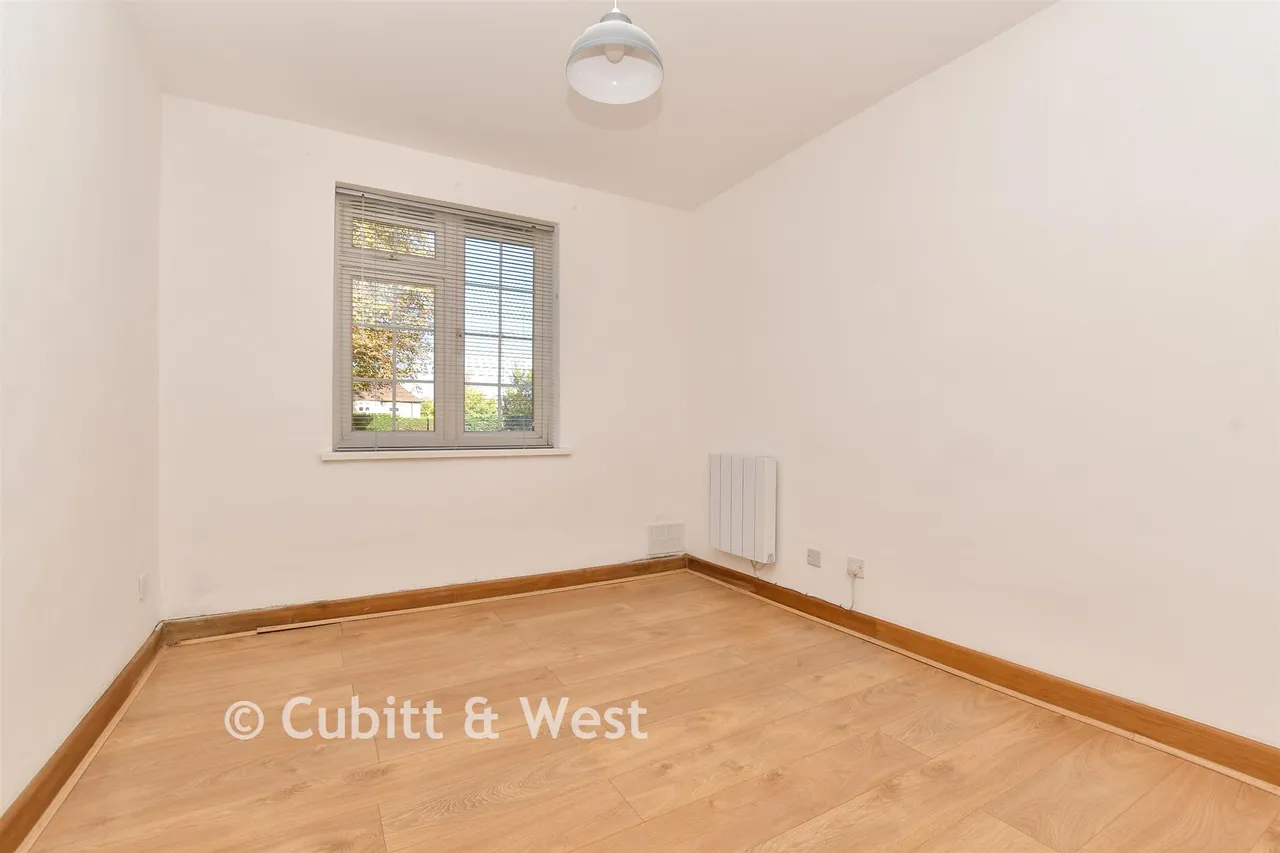 Bucklers Way, Carshalton, SM5, photo 11