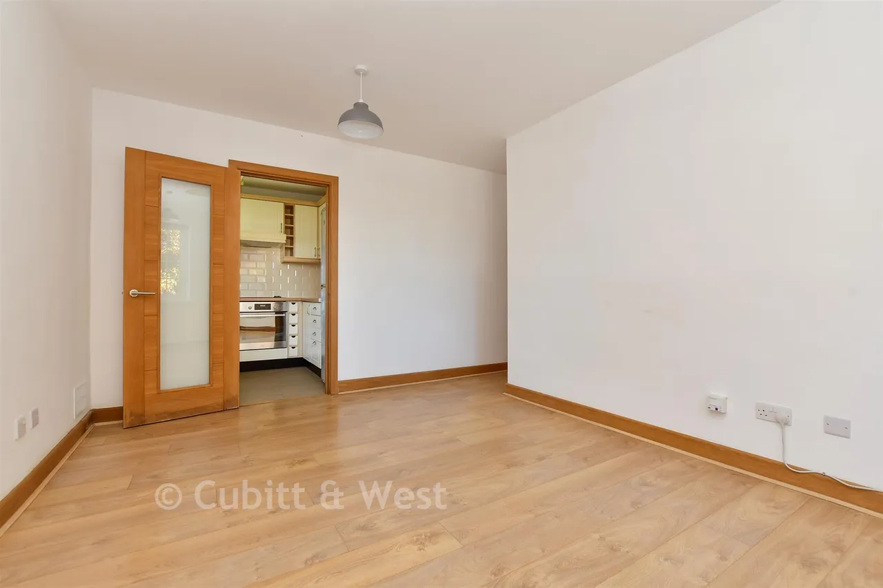 Bucklers Way, Carshalton, SM5, photo 9
