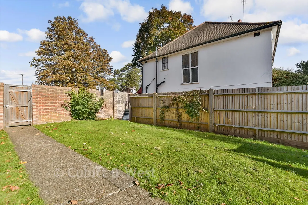 Bucklers Way, Carshalton, SM5, photo 7