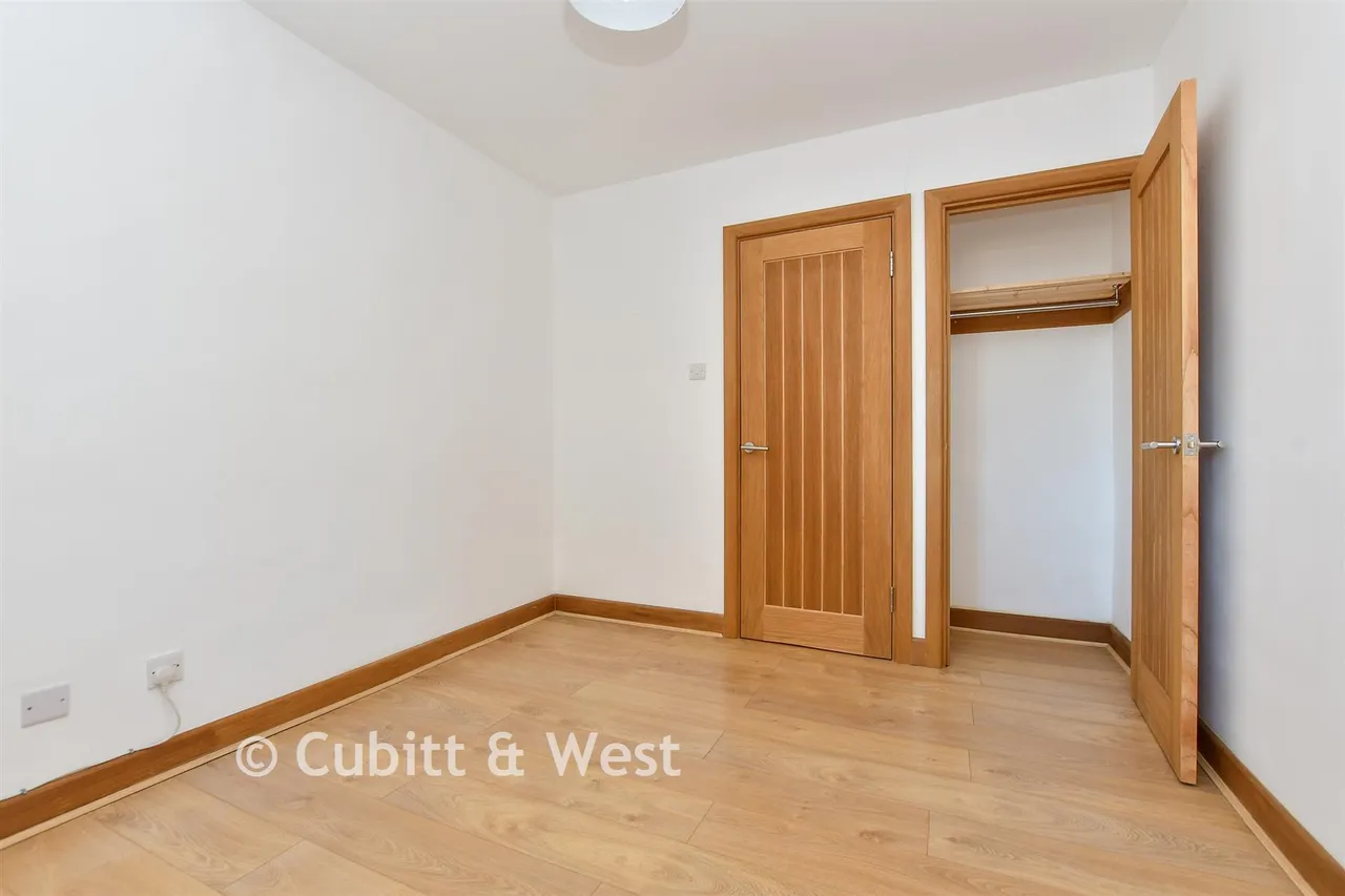 Bucklers Way, Carshalton, SM5, photo 3