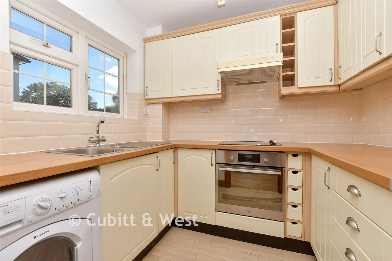 Bucklers Way, Carshalton, SM5, photo 5
