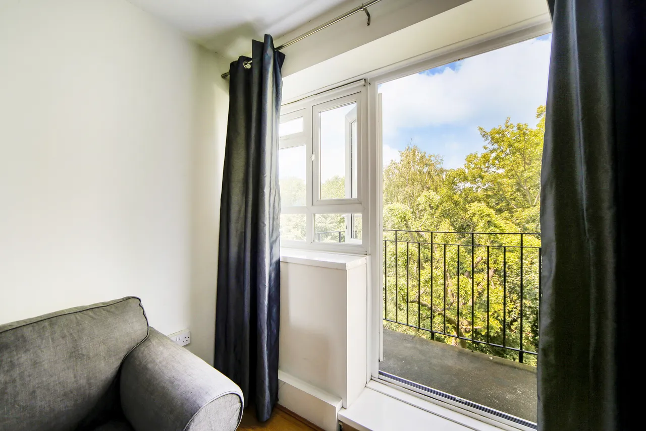 Esher Gardens, London, SW19, photo 5