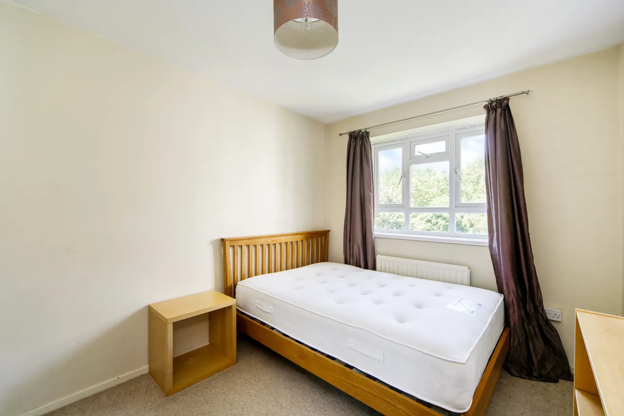 Esher Gardens, London, SW19, photo 9