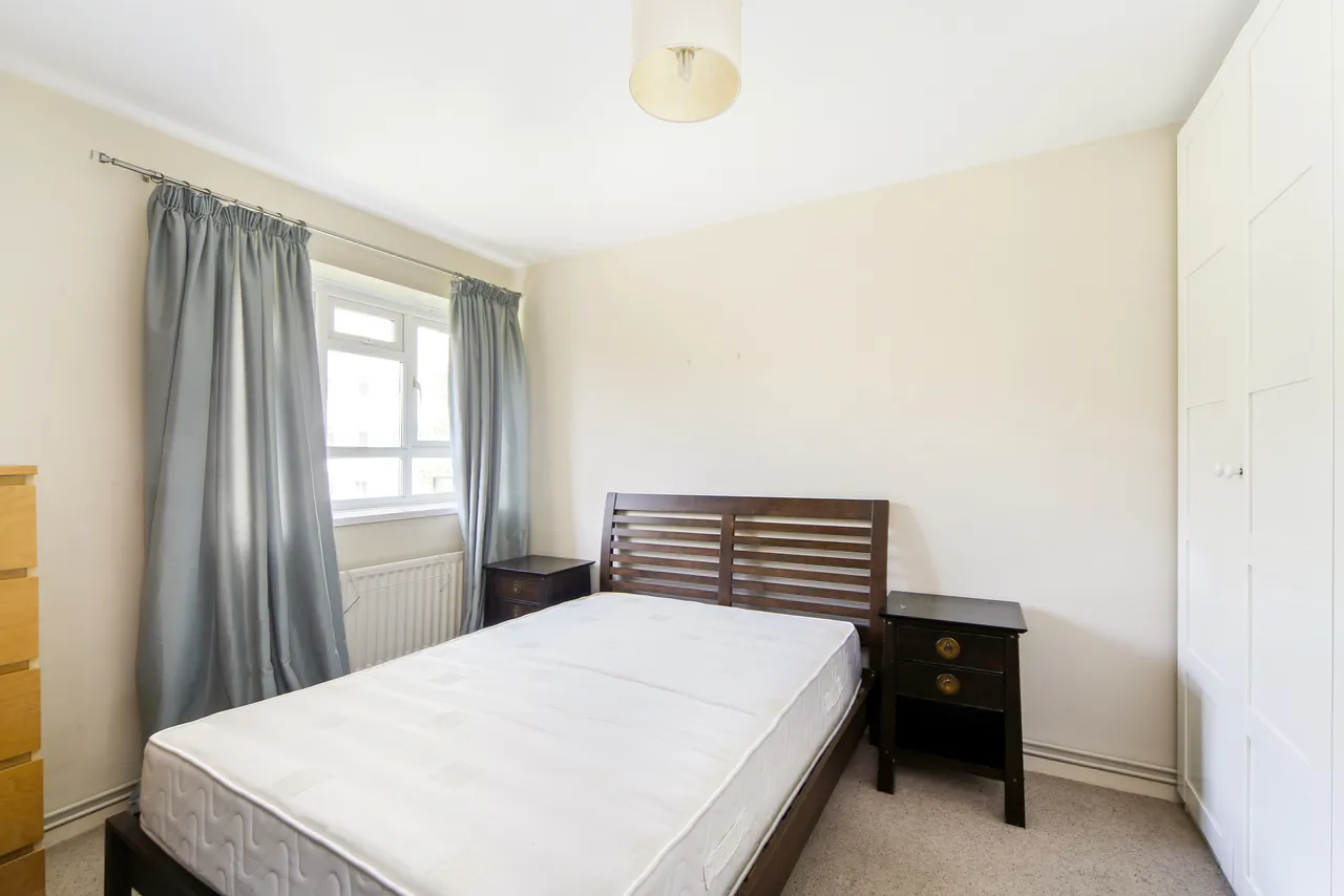 Esher Gardens, London, SW19, photo 7