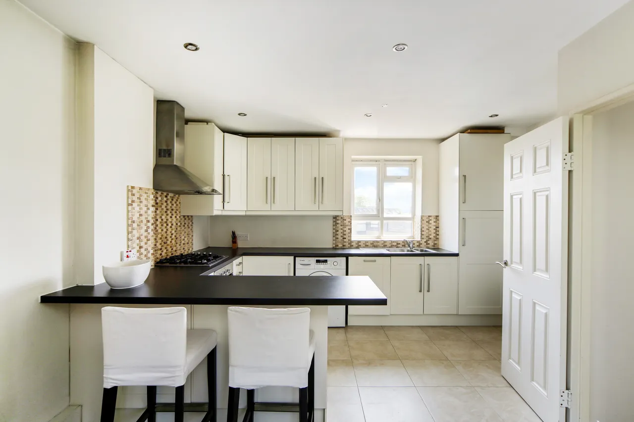 Esher Gardens, London, SW19, photo 2