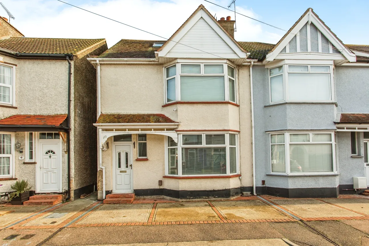 4 bed house for sale — Richmond Avenue, Shoeburyness, Southend-on-Sea, Essex, SS3