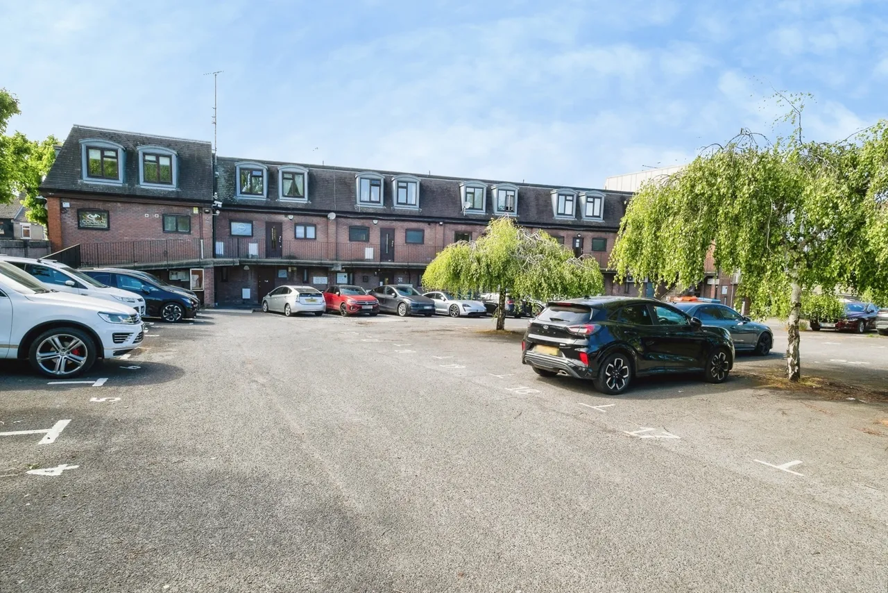 Station Lane, Hornchurch, RM12, photo 13