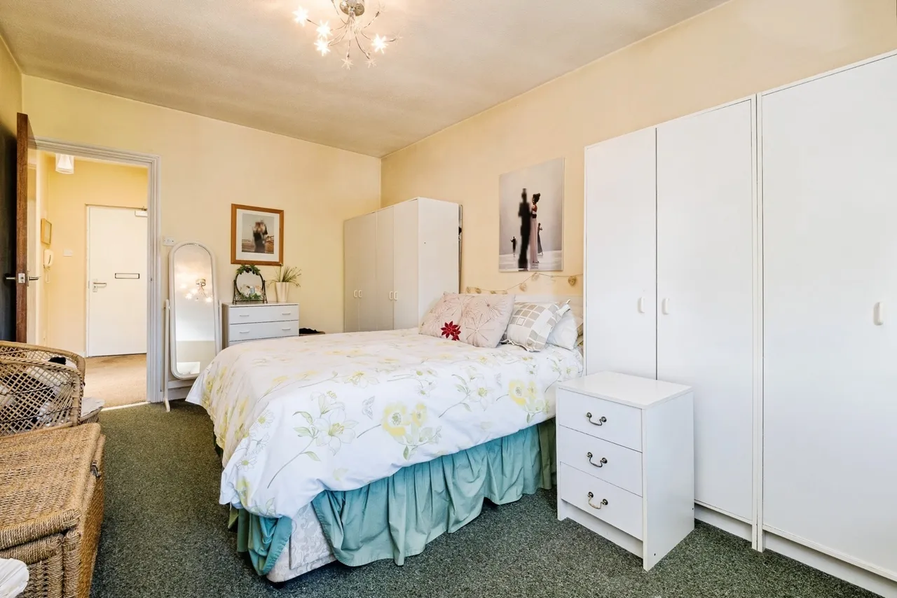 Station Lane, Hornchurch, RM12, photo 9