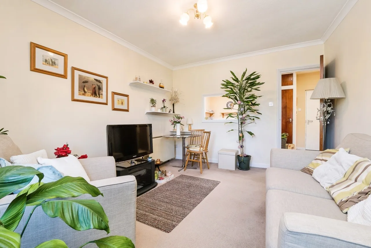 Station Lane, Hornchurch, RM12, photo 5
