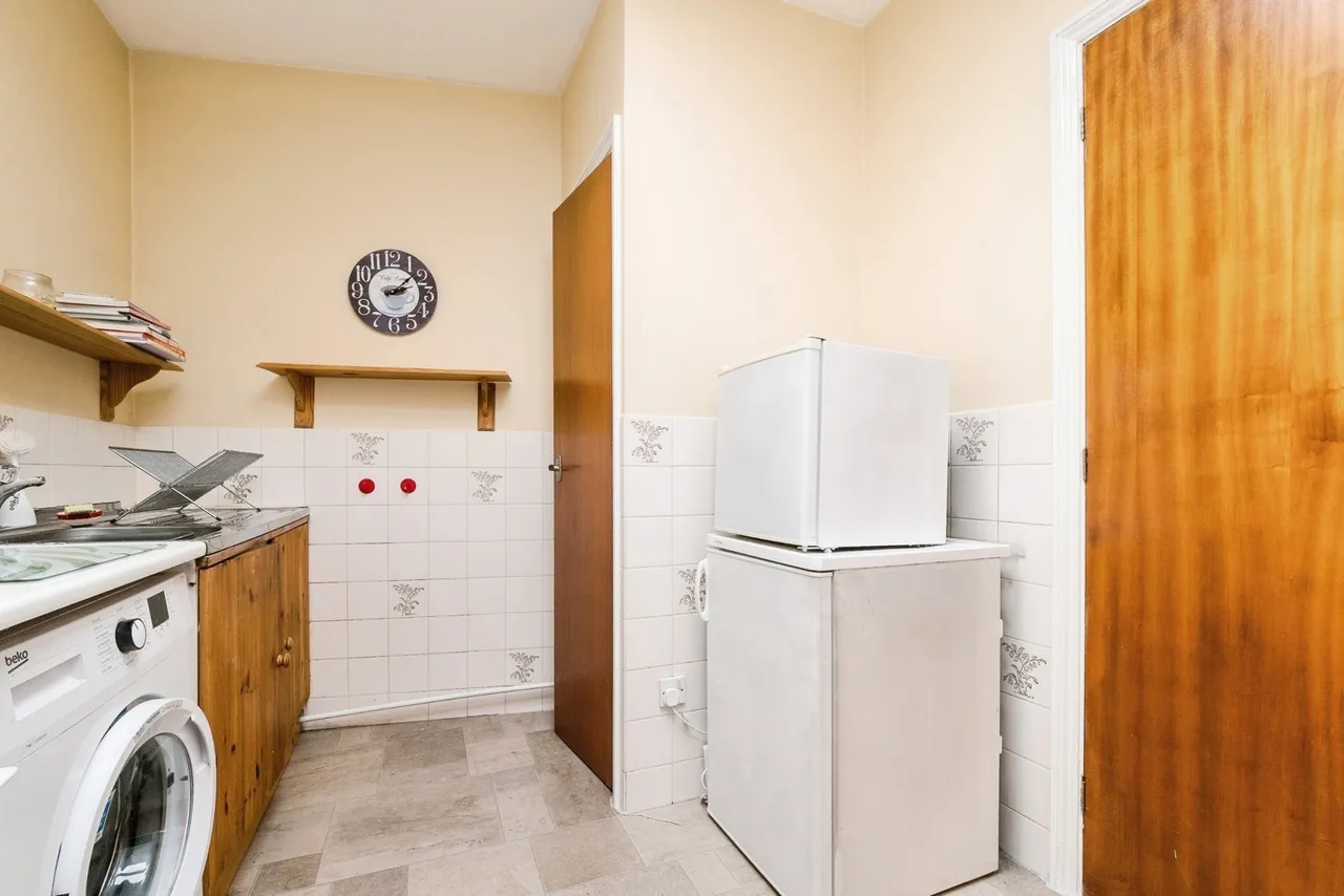 Station Lane, Hornchurch, RM12, photo 17