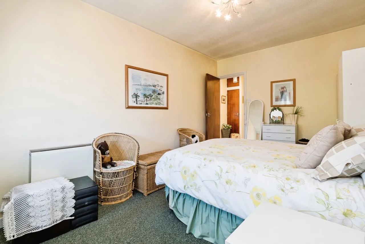 Station Lane, Hornchurch, RM12, photo 10