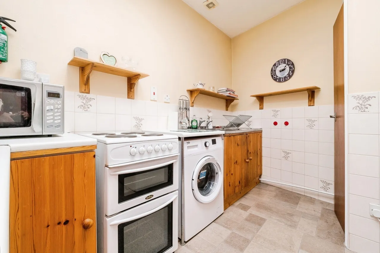 Station Lane, Hornchurch, RM12, photo 2