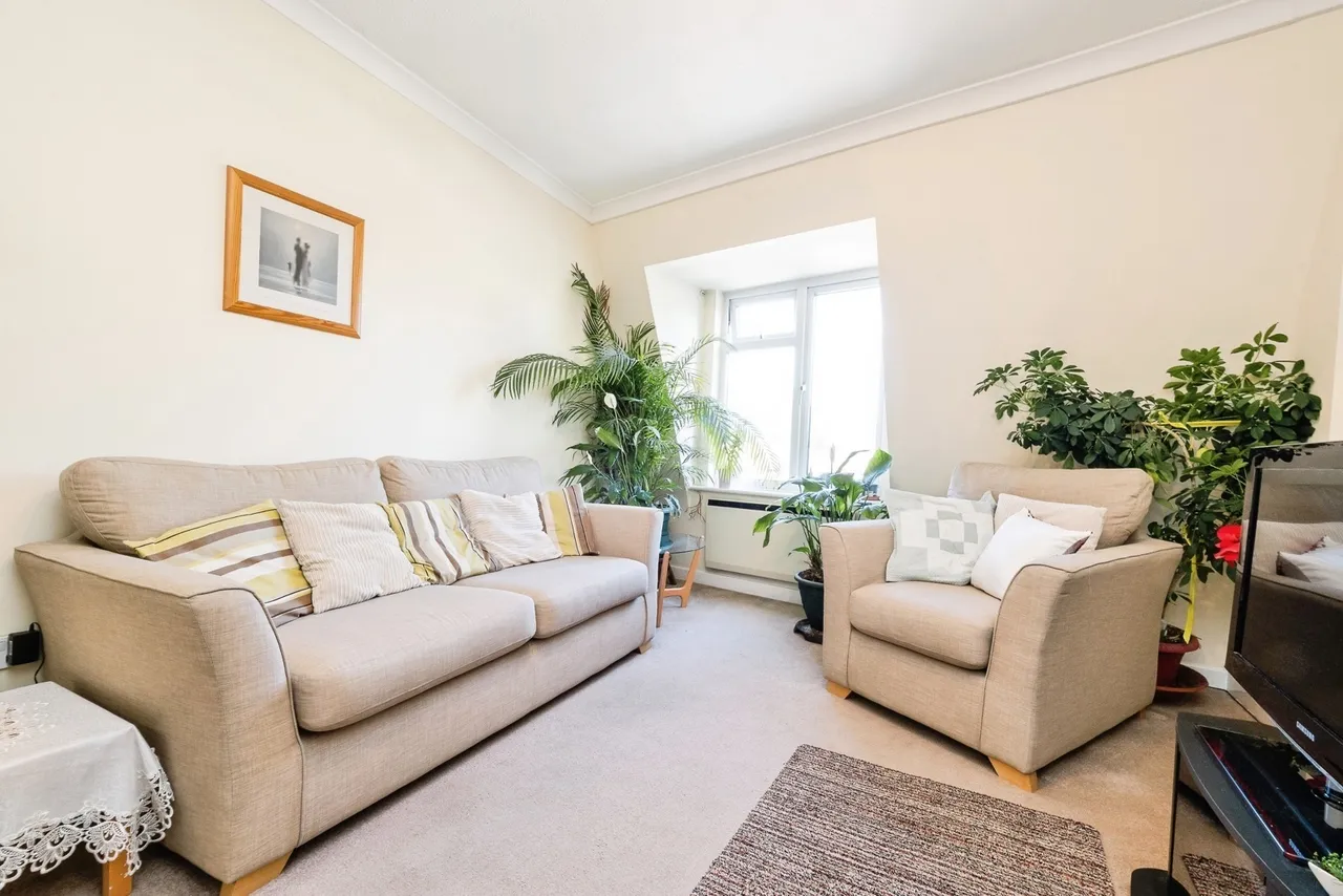 Station Lane, Hornchurch, RM12, photo 7