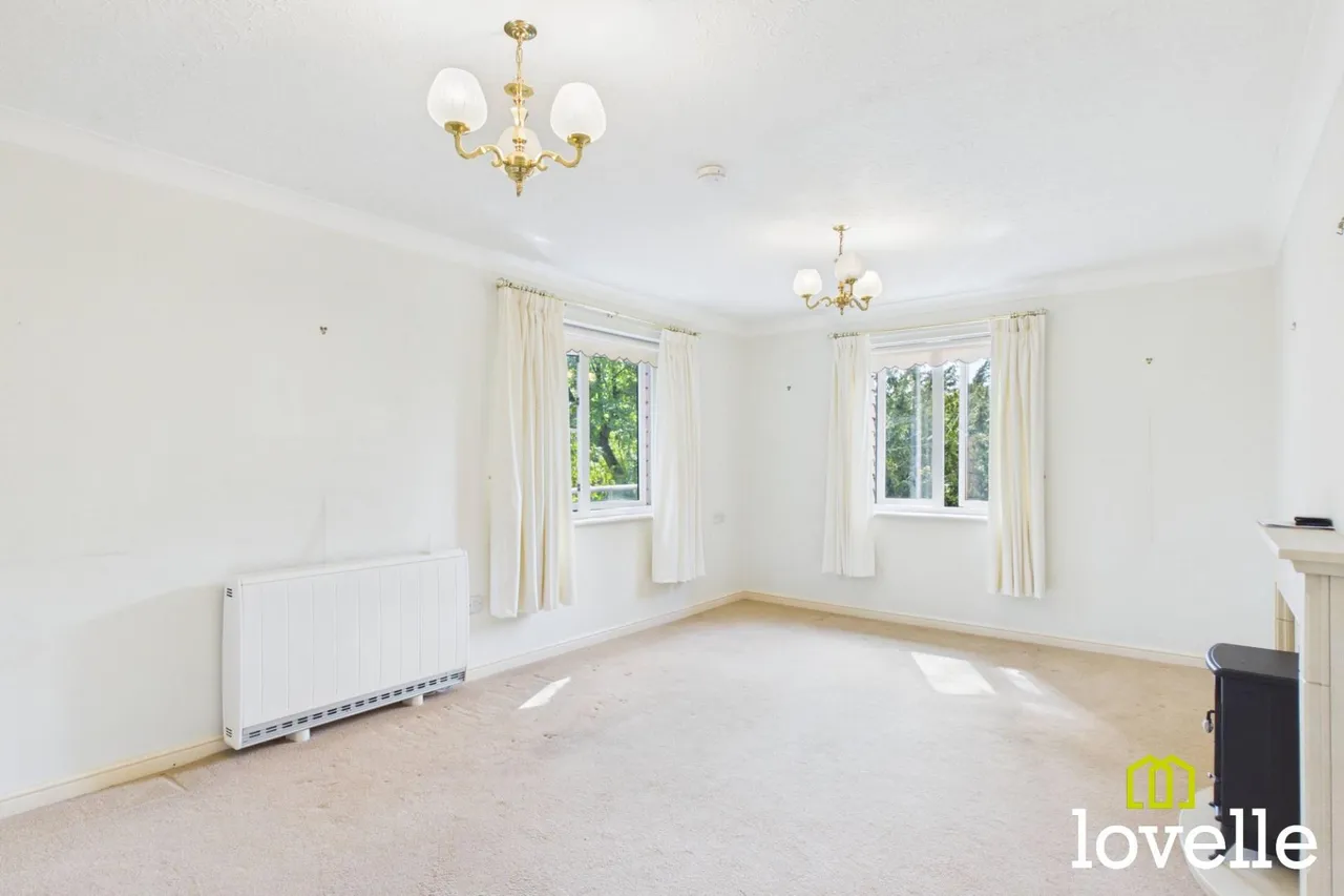 2 bed flat for sale, Newgate Street, Shardeloes Court, HU16