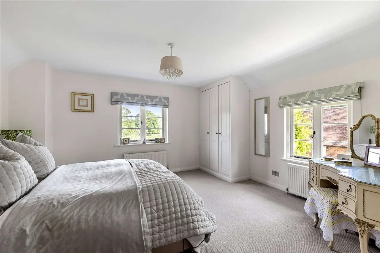 Blacknest Road, Blacknest, Alton, Hampshire, GU34 4PX, photo 11