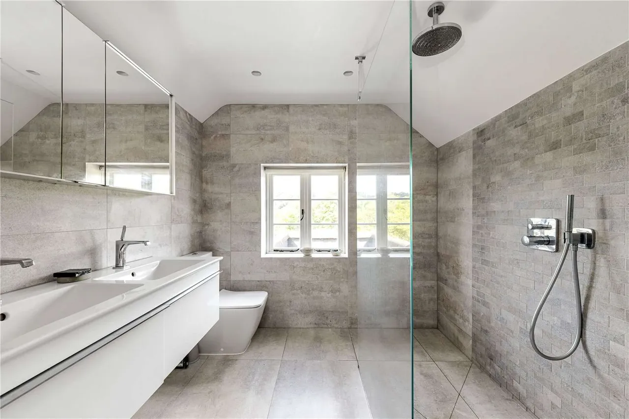 Blacknest Road, Blacknest, Alton, Hampshire, GU34 4PX, photo 10