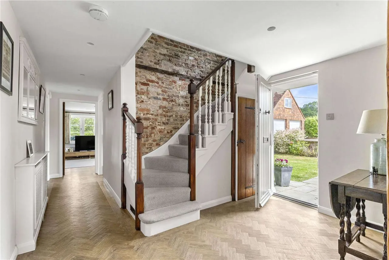 Blacknest Road, Blacknest, Alton, Hampshire, GU34 4PX, photo 7