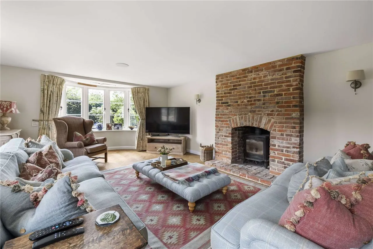 Blacknest Road, Blacknest, Alton, Hampshire, GU34 4PX, photo 5