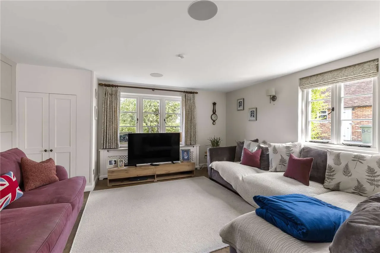 Blacknest Road, Blacknest, Alton, Hampshire, GU34 4PX, photo 6