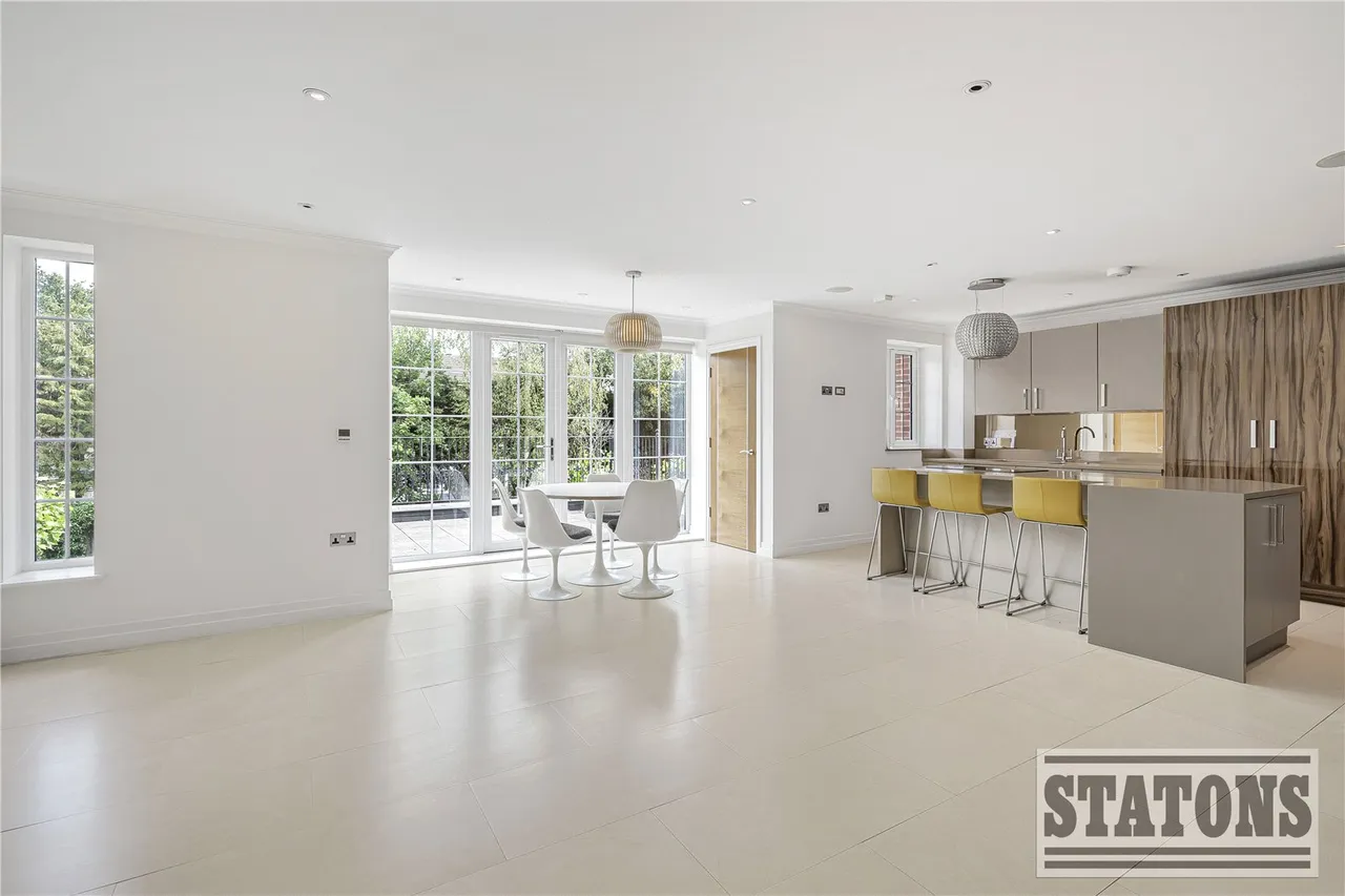 2 bed flat for sale — Uplands Park Road, Enfield, EN2 7PG