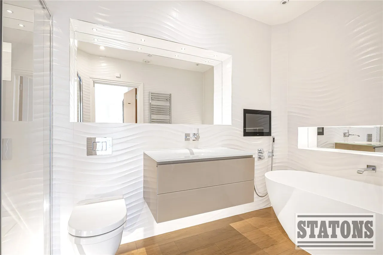 Uplands Park Road, Enfield, EN2 7PG, photo 9