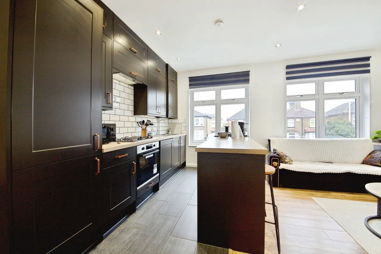 Brentwood Road, Romford, RM1, photo 8