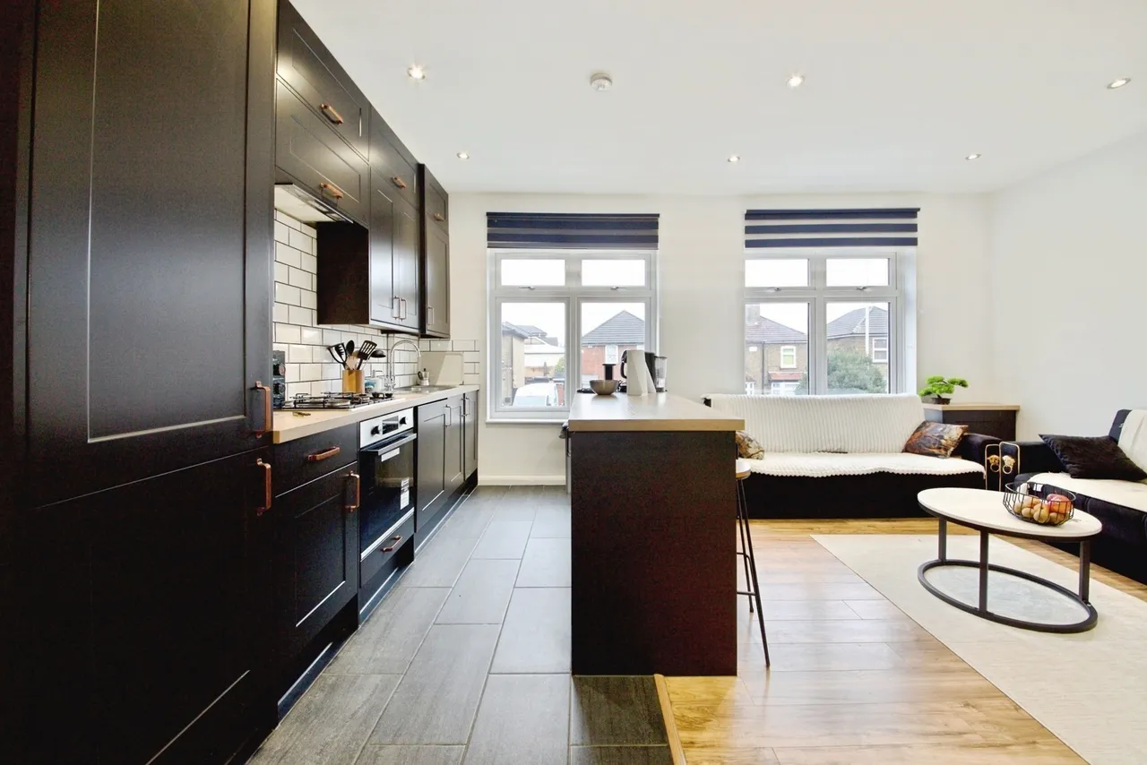 Brentwood Road, Romford, RM1, photo 2