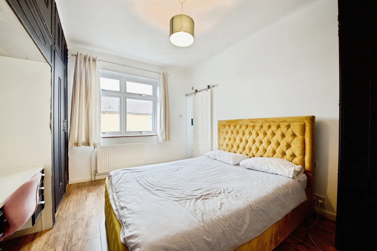 Brentwood Road, Romford, RM1, photo 6
