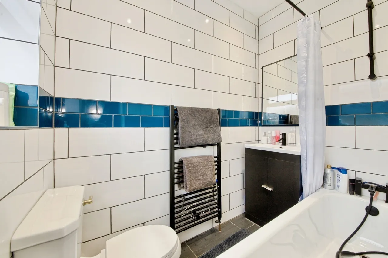 Brentwood Road, Romford, RM1, photo 7