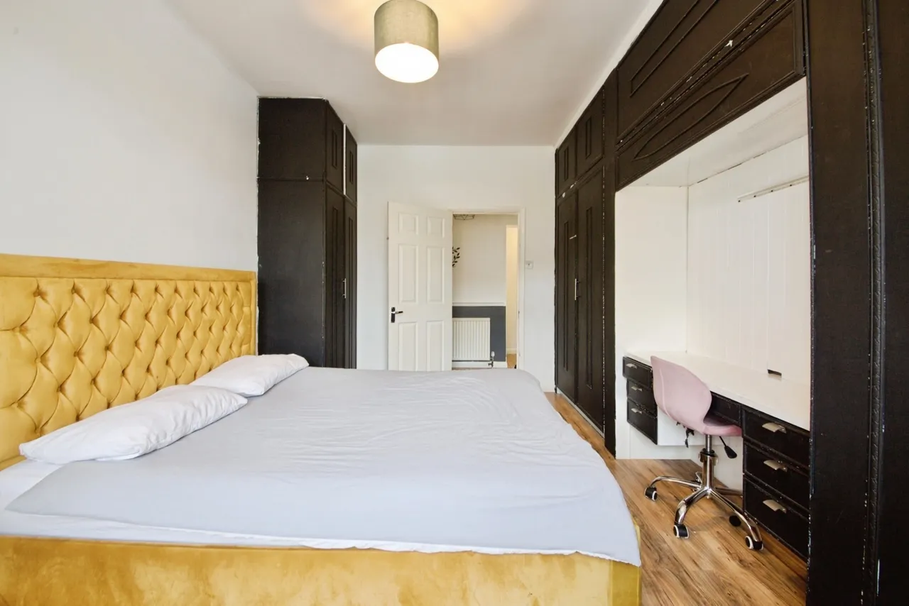 Brentwood Road, Romford, RM1, photo 10