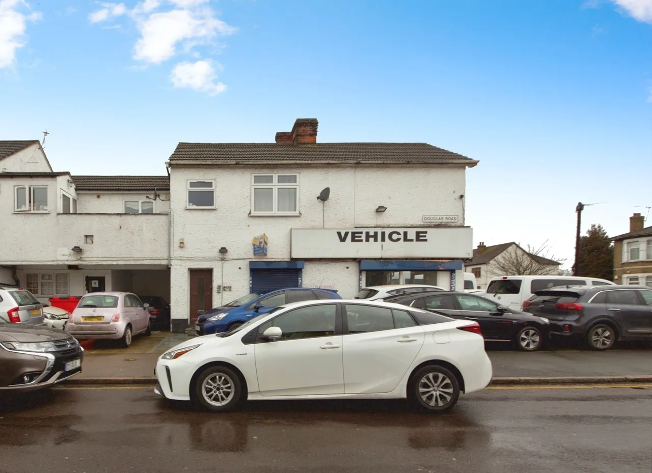 1 bed flat for sale — Brentwood Road, Romford, RM1