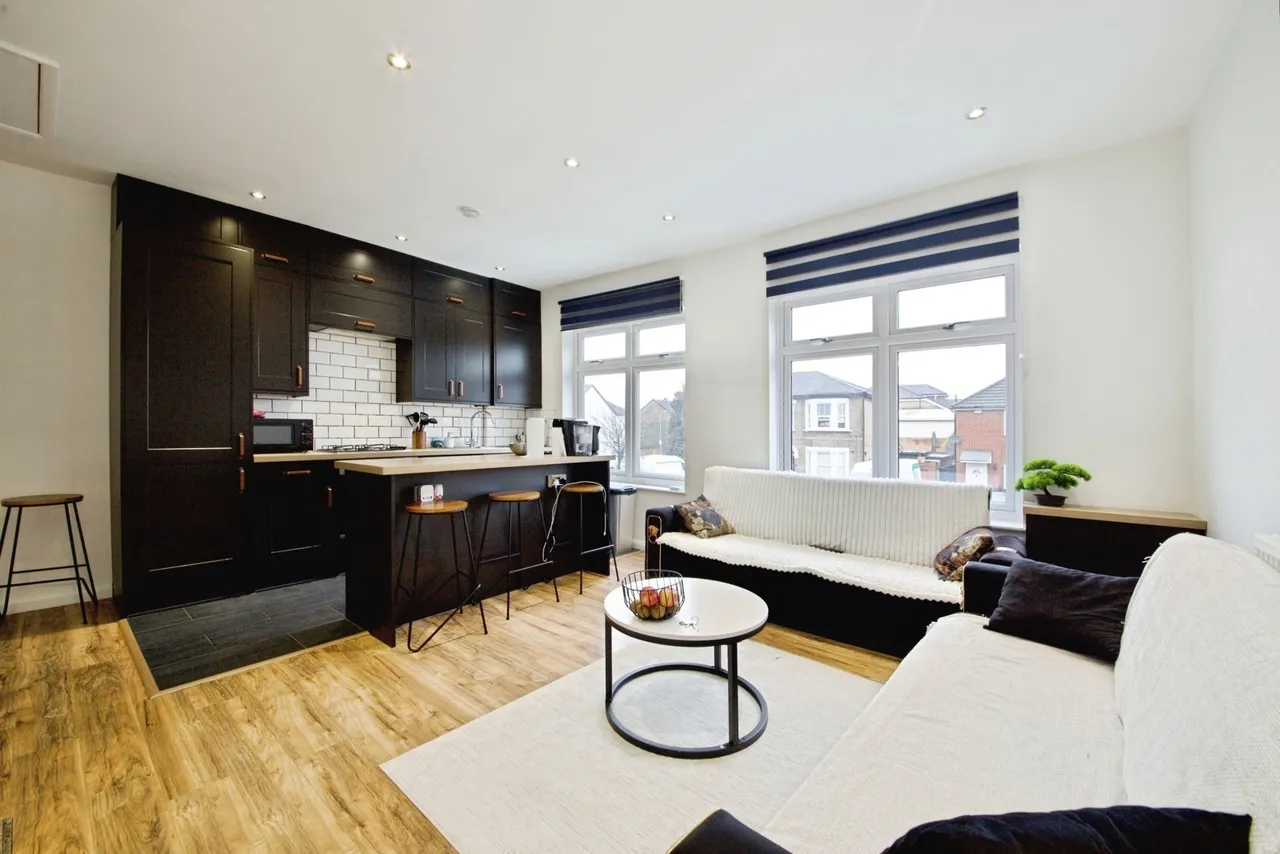 Brentwood Road, Romford, RM1, photo 9