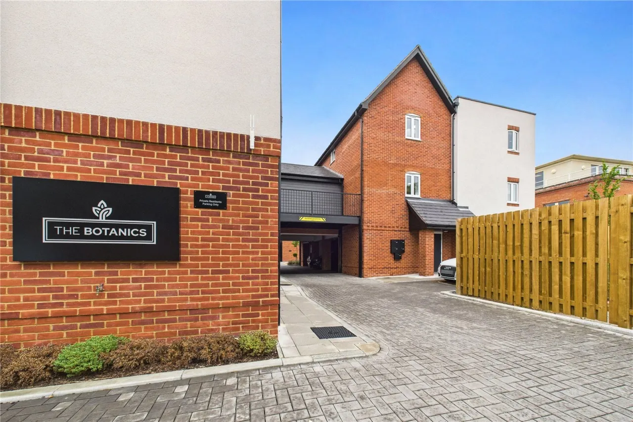 1 bed flat for sale, Crown Lane, Theale, RG7