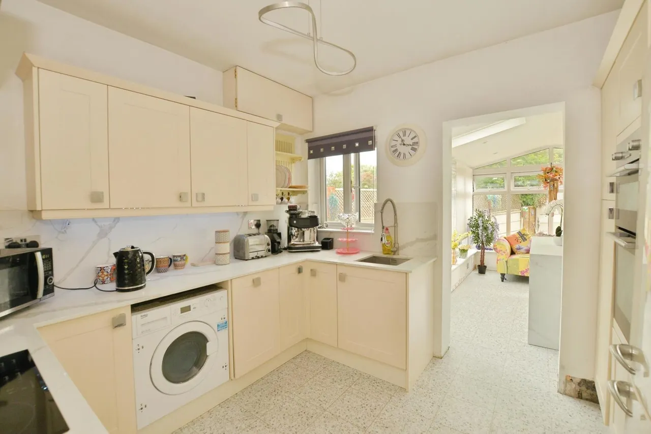 Raymoor Avenue, St. Marys Bay, Romney Marsh, Kent, TN29, photo 4