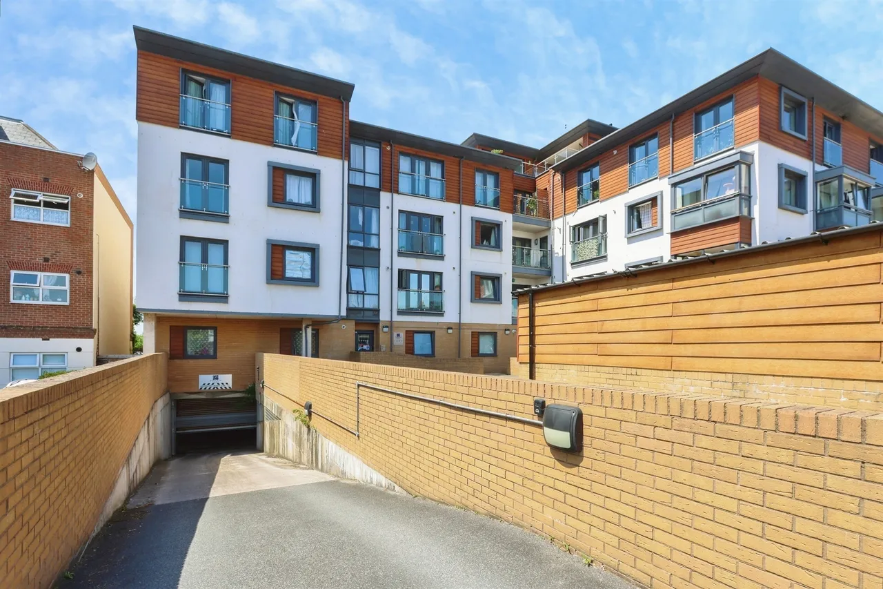 Wimborne Road, Poole, BH15, photo 15