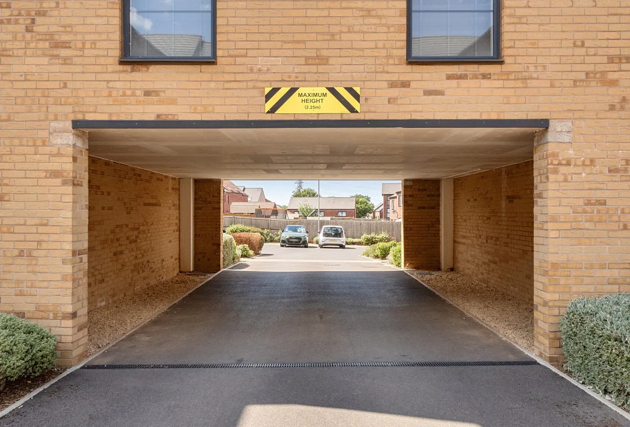 Clark Drive, Gloucestershire, Yate, BS37 7FS, photo 10