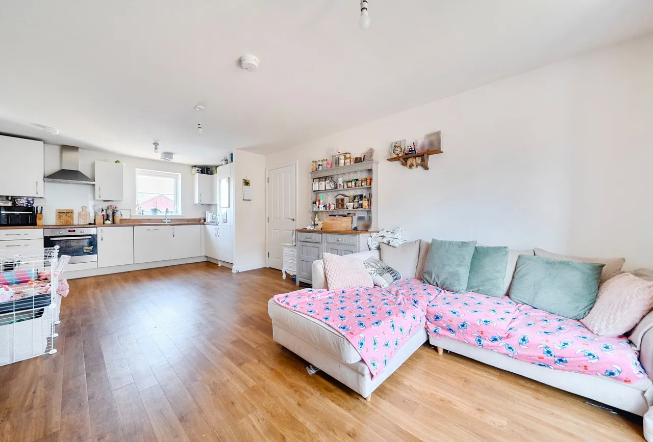 Clark Drive, Gloucestershire, Yate, BS37 7FS, photo 3